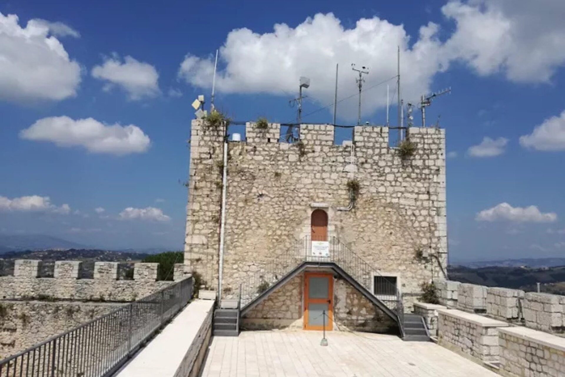 italia.it - Castello Monforte - tower