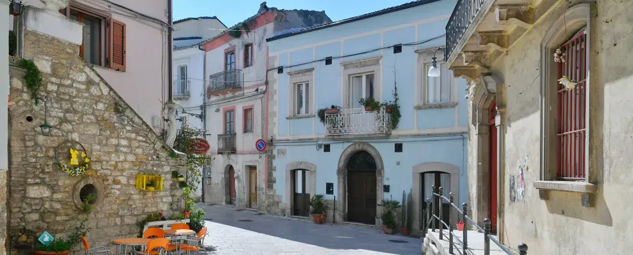 italia.it - Larino - village scene