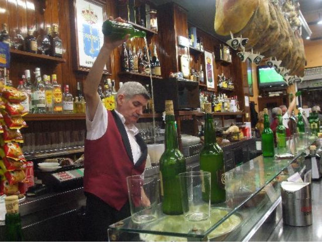 pouring cider in Gijon