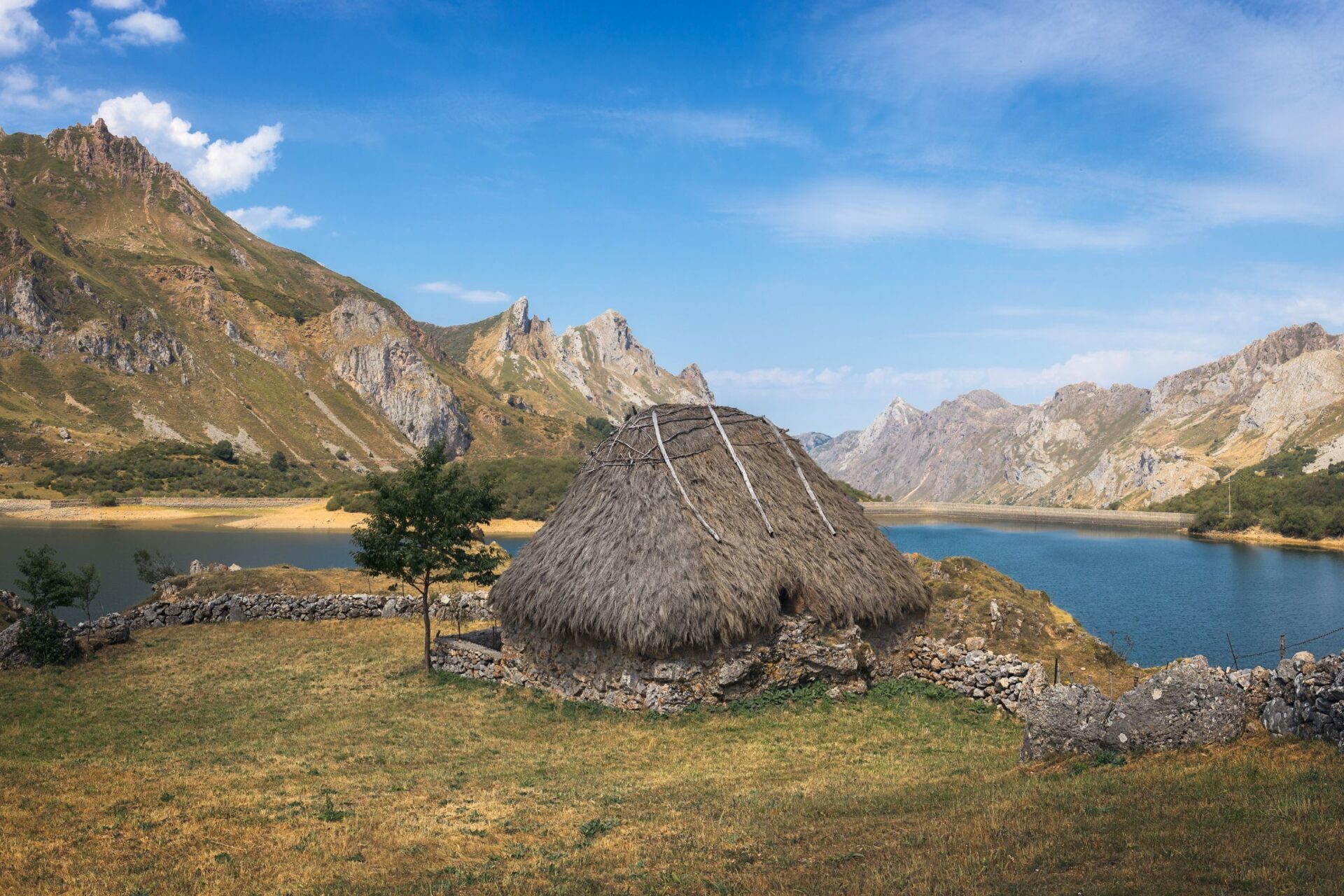 Teito with a lake view