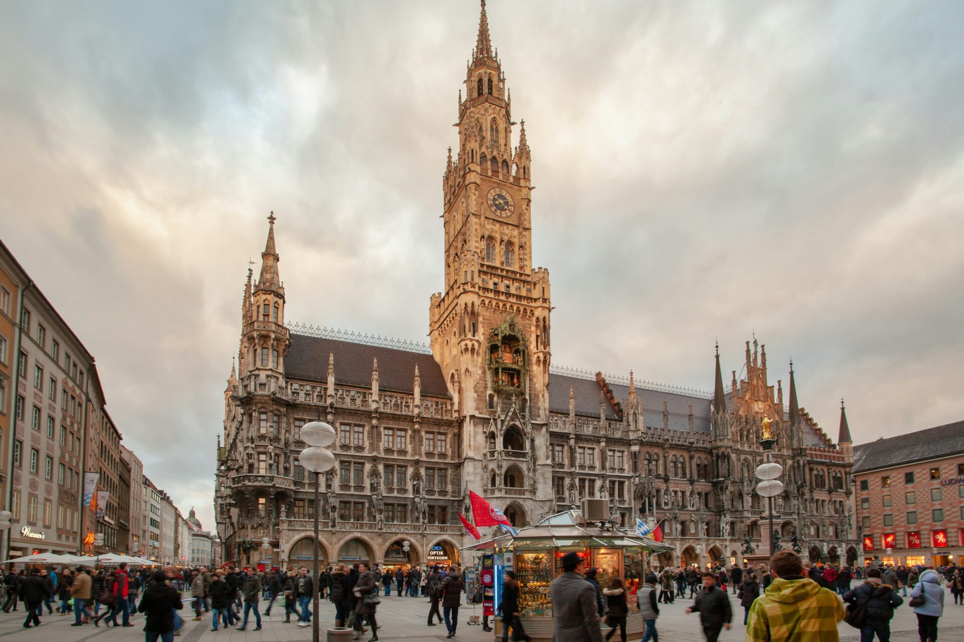 A vibrant scene at Marienplatz