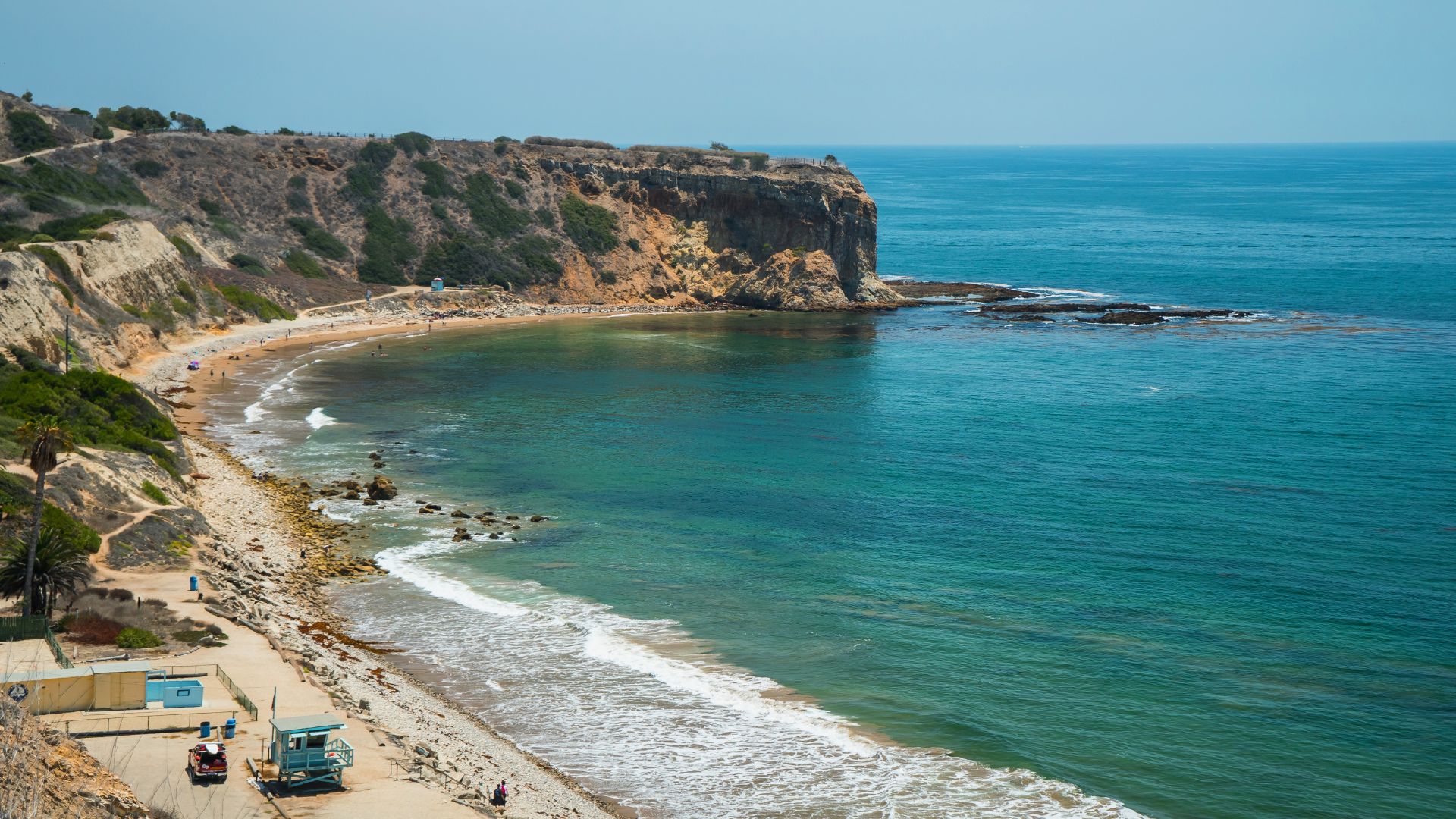 Panoramic view of Abalone Cove Shoreline Park in Rancho Palos Verdes, Southern California, showcasing the rocky beach, cliffs, and clear blue waters.