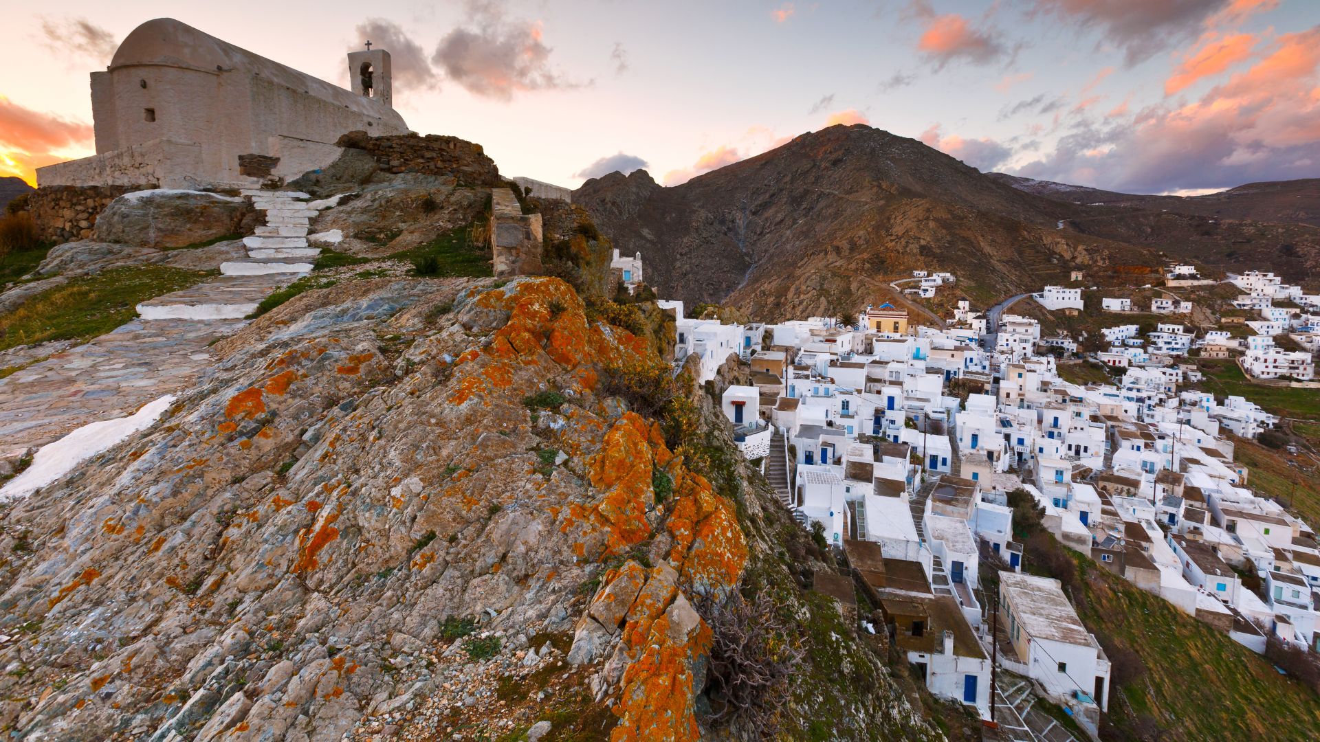 Panoramic view of Chora, Serifos, with whitewashed churches and mountain backdrop.