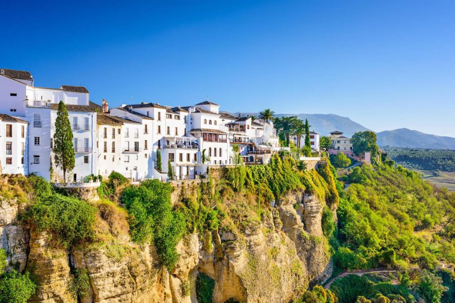 Winter Sun on the Costa del Sol: My Escape from the Cold to Mild Temperatures and Quiet Seaside Promenades