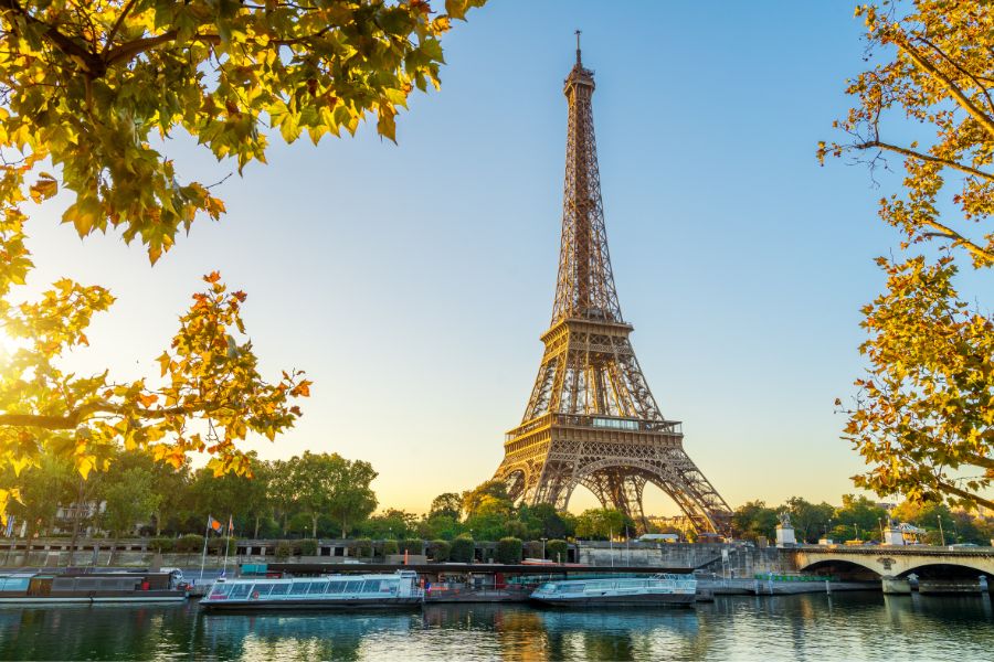 6 Ways to Beat the Queues at the Eiffel Tower (My Tried-and-Tested Tips for a Smoother Visit!)