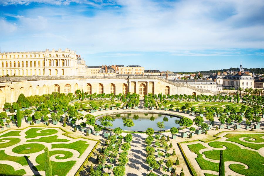 An Île-de-France Year: My Guide to Experiencing Royal Gardens in Spring, Forest Hikes in Autumn, and Festive Charm All Around Paris