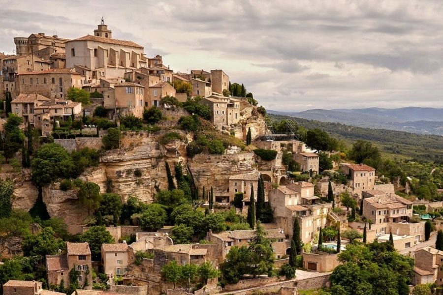 My Enchanting Drive Through the Luberon: A Journey to Provence's Most Beautiful Hilltop Villages (Gordes, Roussillon & Beyond!)