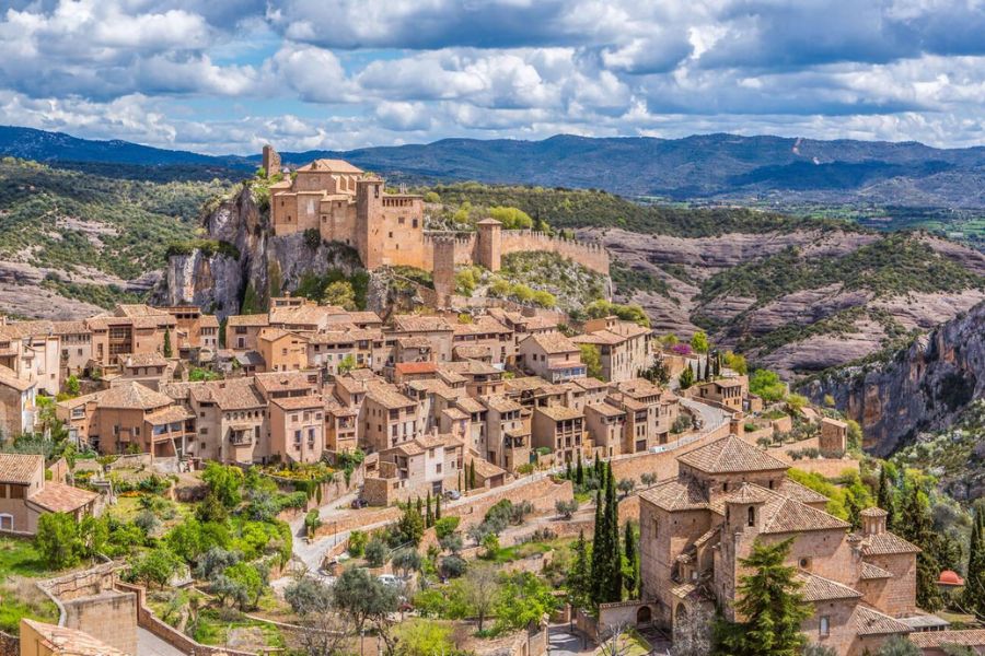 Huesca: My Charming Gateway to the Aragonese Pyrenees – History, Gastronomy, and That San Lorenzo Fiesta Buzz!