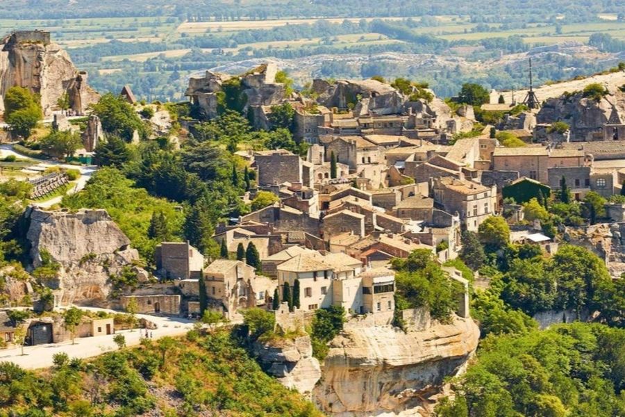 Les Baux-de-Provence & Carrières de Lumières: My Journey to a Dramatic Cliff-Top Castle and an Immersive Art Show in a Quarry!