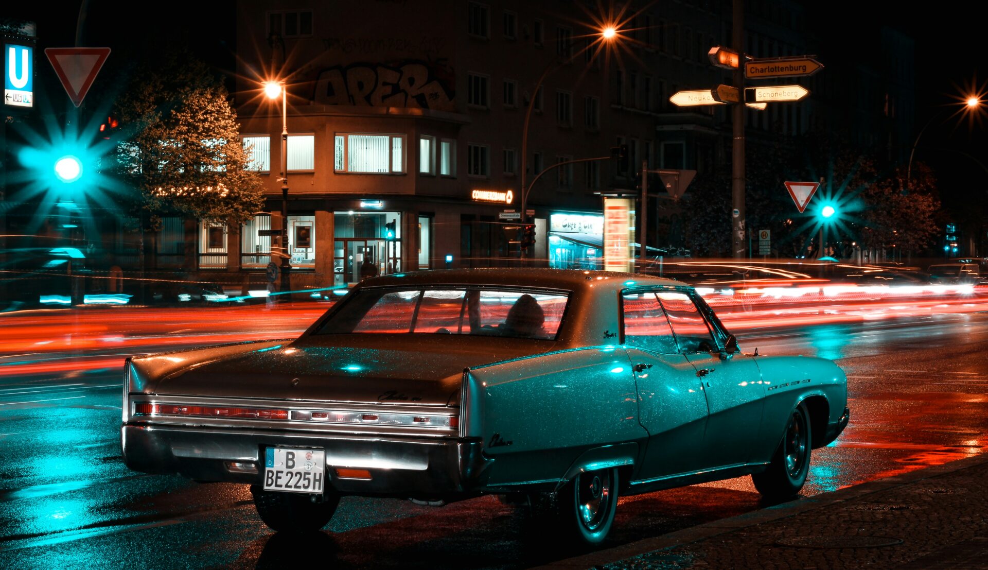 Night view of a Kreuzberg street 