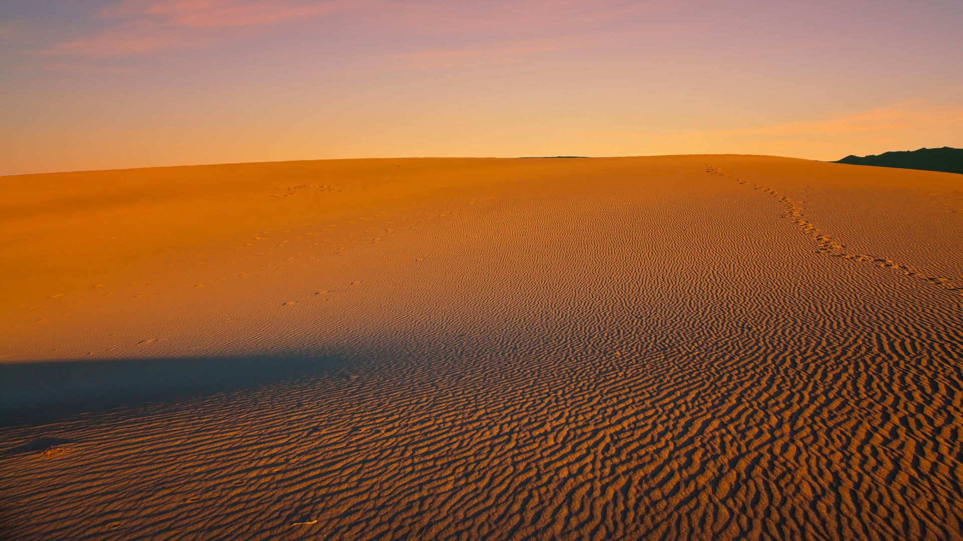 Sunset at Mesquite Flat Sand Dunes in Death Valley National Park, California.