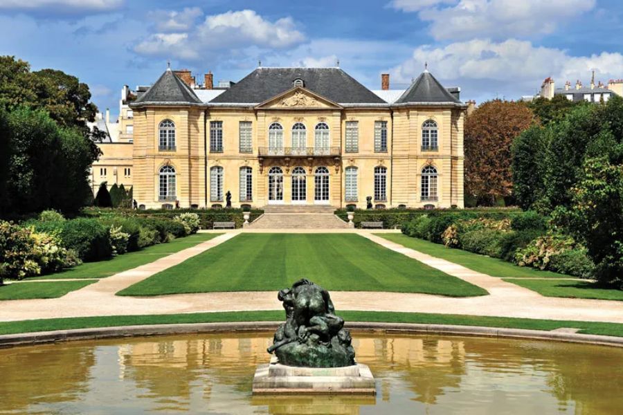 Musée Rodin & Its Sculpture Garden: My Serene Encounter with "The Thinker" and "The Kiss" in a Parisian Oasis