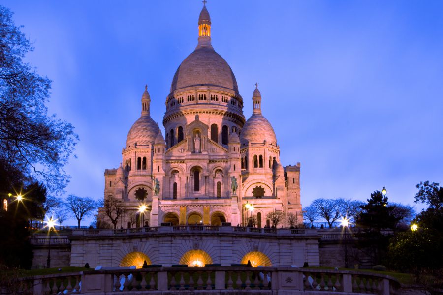 My First Timer's Guide to Paris: 10 Essential Tips to Survive (and Thrive!) in the French Capital