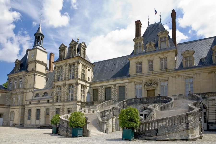 Comparing Versailles and Fontainebleau: Which Palace Day Trip from Paris is Right for You? My Personal Take
