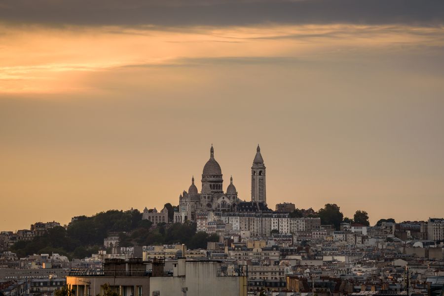 Sunset from the Steps of Sacré-Cœur: My Unforgettable Parisian Evening with Music and Magic