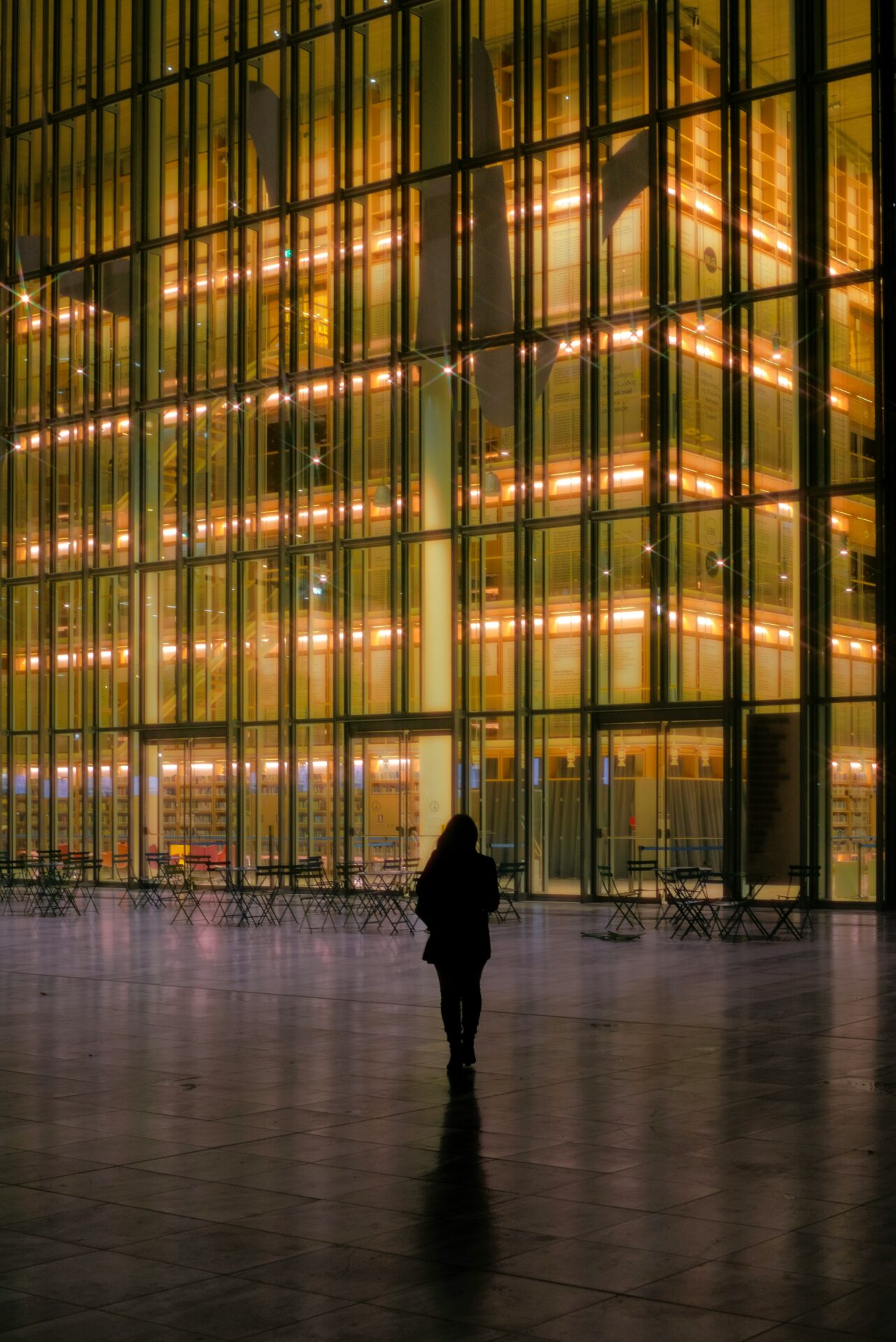 Stavros Niarchos Foundation Cultural Center - illuminating lights from a building