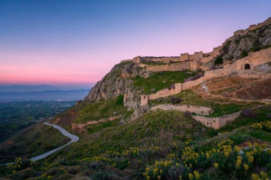 My Sunset Vigil at Acrocorinth: Watching History Bathed in Gold – A Truly Peloponnesian Magic
