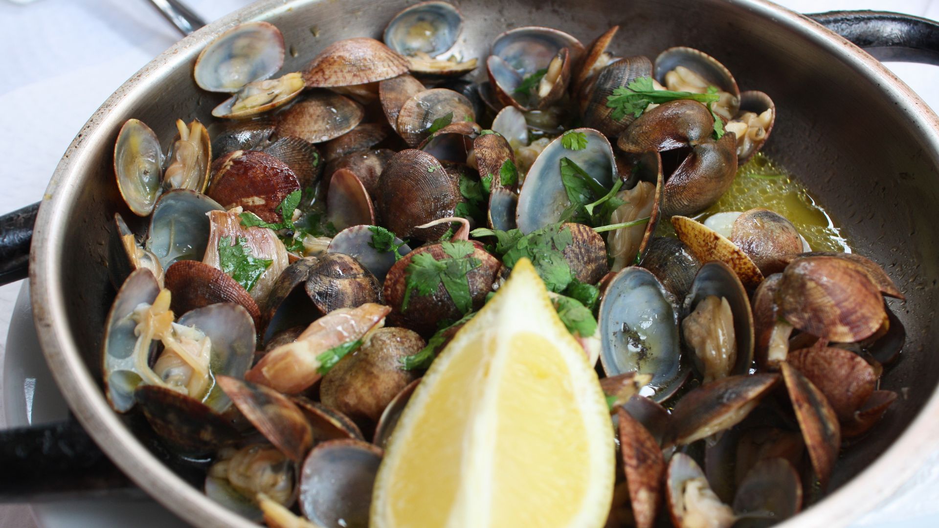 Amêijoas à Bulhão Pato - clams sautéed in garlic, olive oil, and coriander.