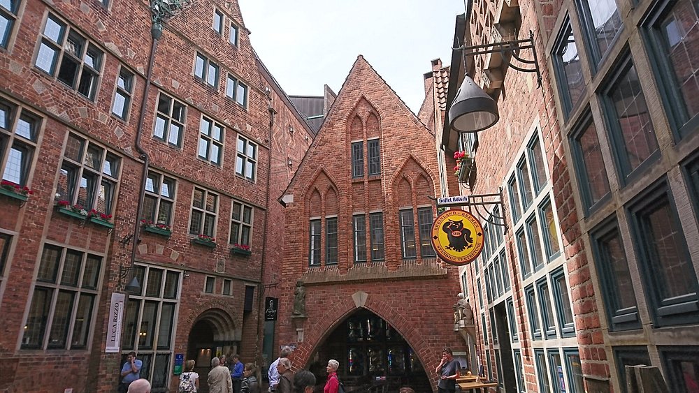 Böttcherstraße’s distinctive architectural blend of Gothic and modernist styles