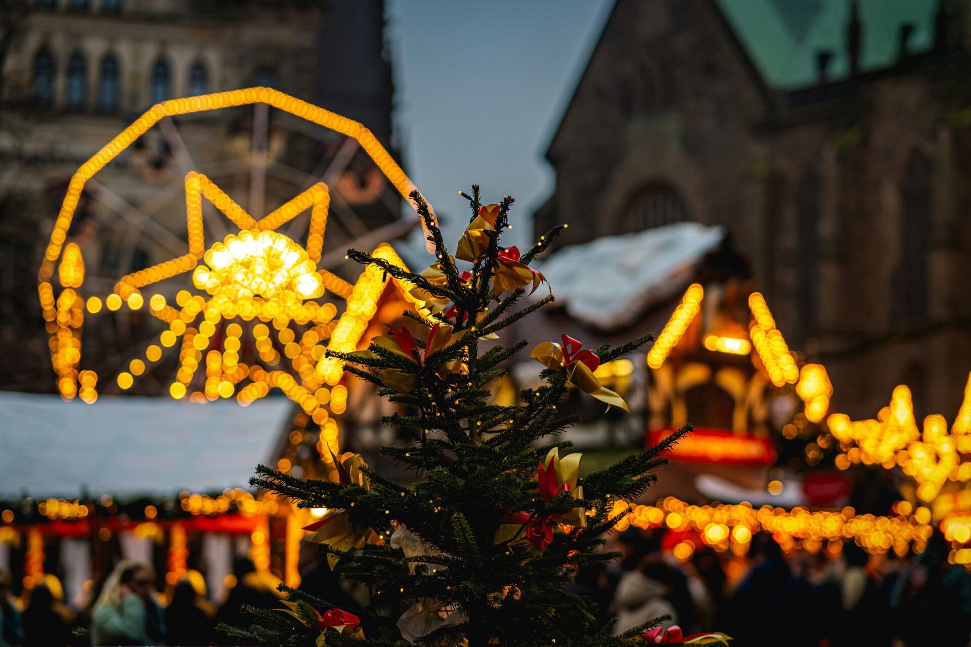 Busy evening at Bremen Christmas Market