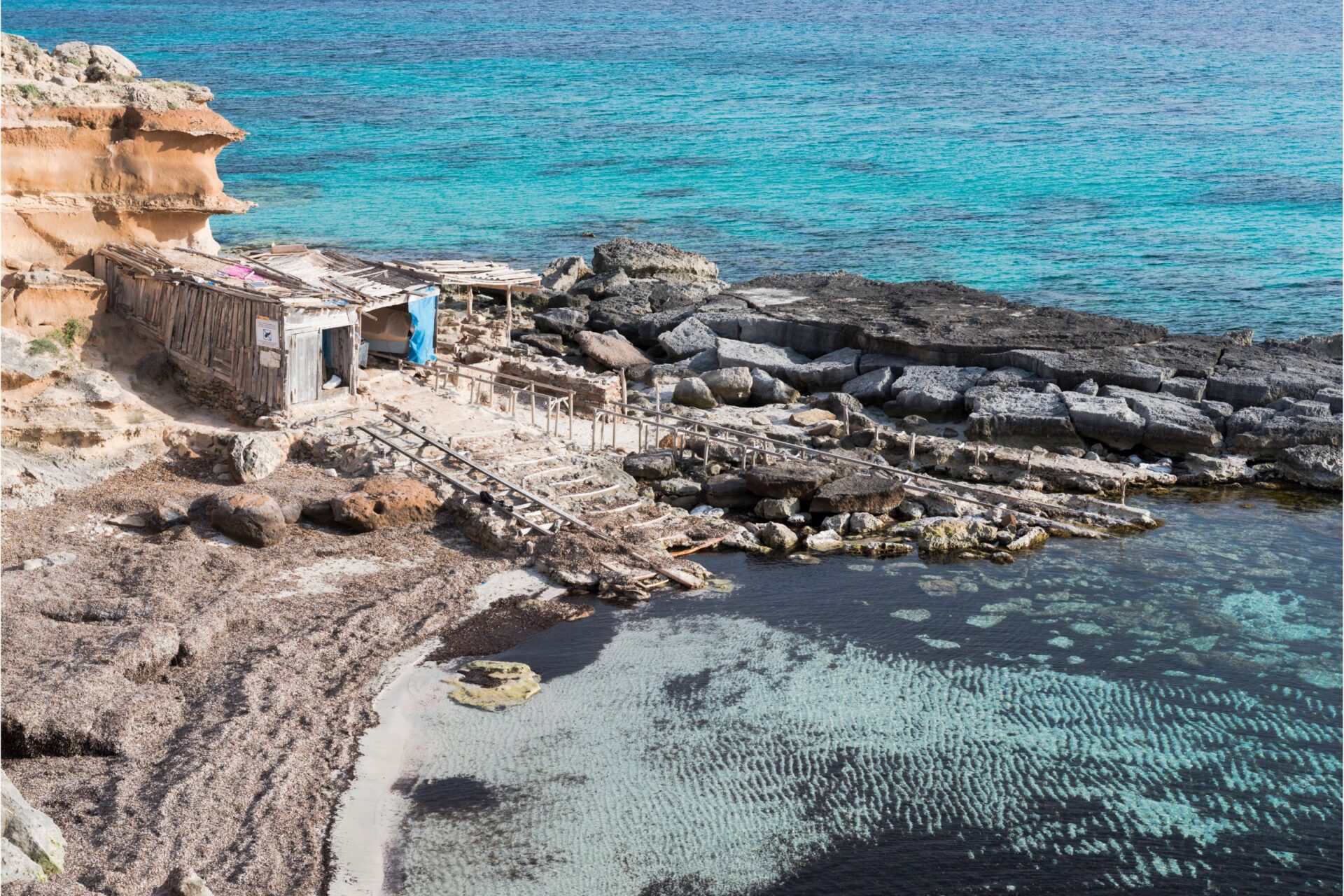 Caló des Mort old huts