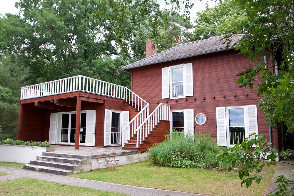 Front view of the Einsteinhaus Caputh