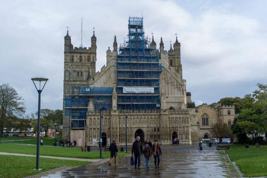 5 Wonderful Ways to Spend a Rainy Day in Exeter (History, Art & Cozy Cafes!)