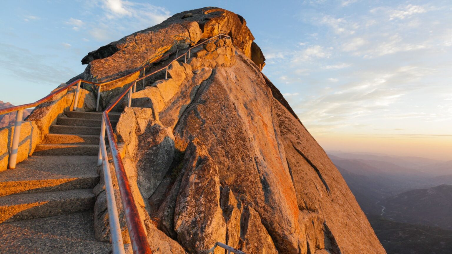 climbing-moro-rock-in-sequoia-national-park-my-heart-pounding-ascent