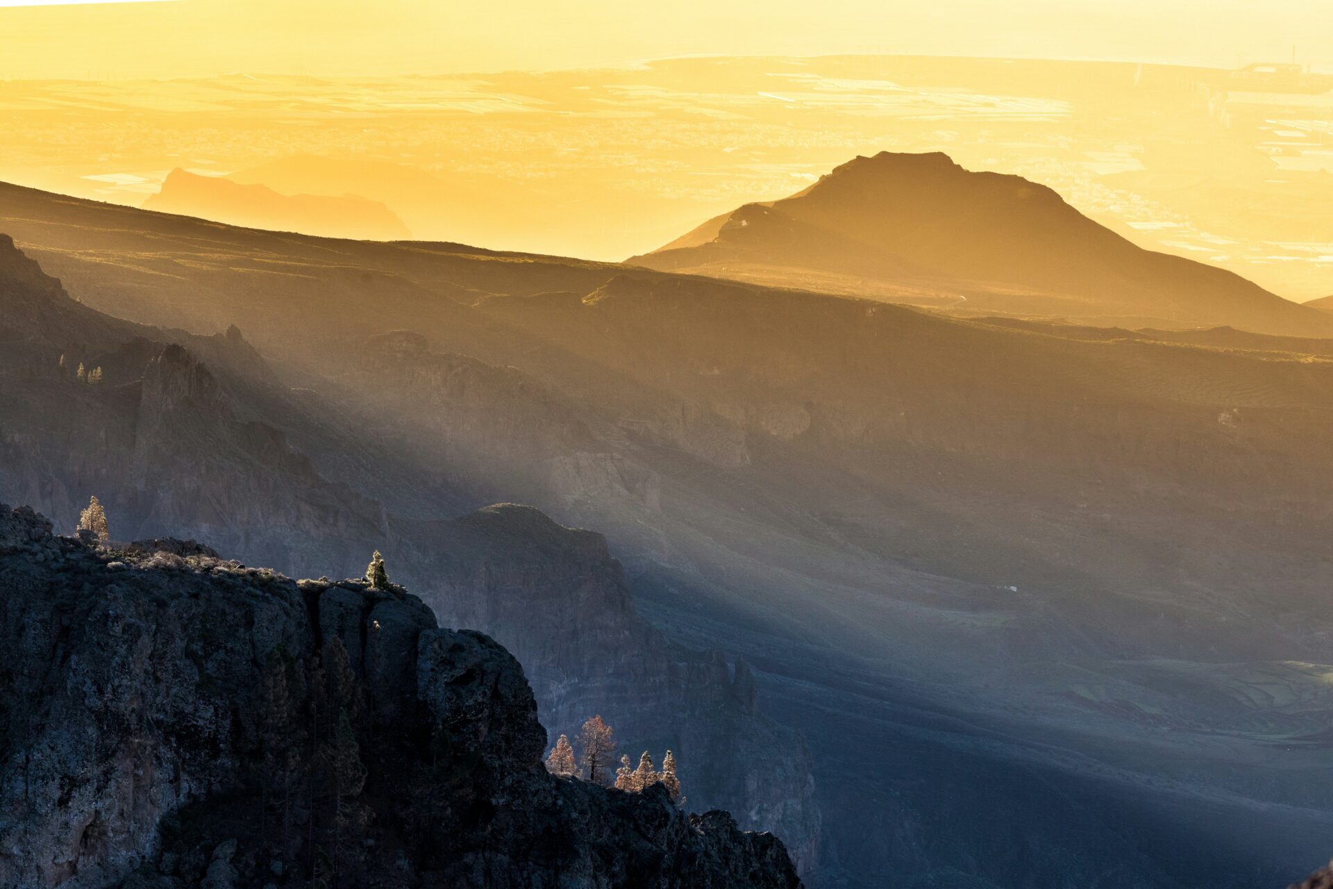 A panoramic view from the summit of Pico de las Nieves