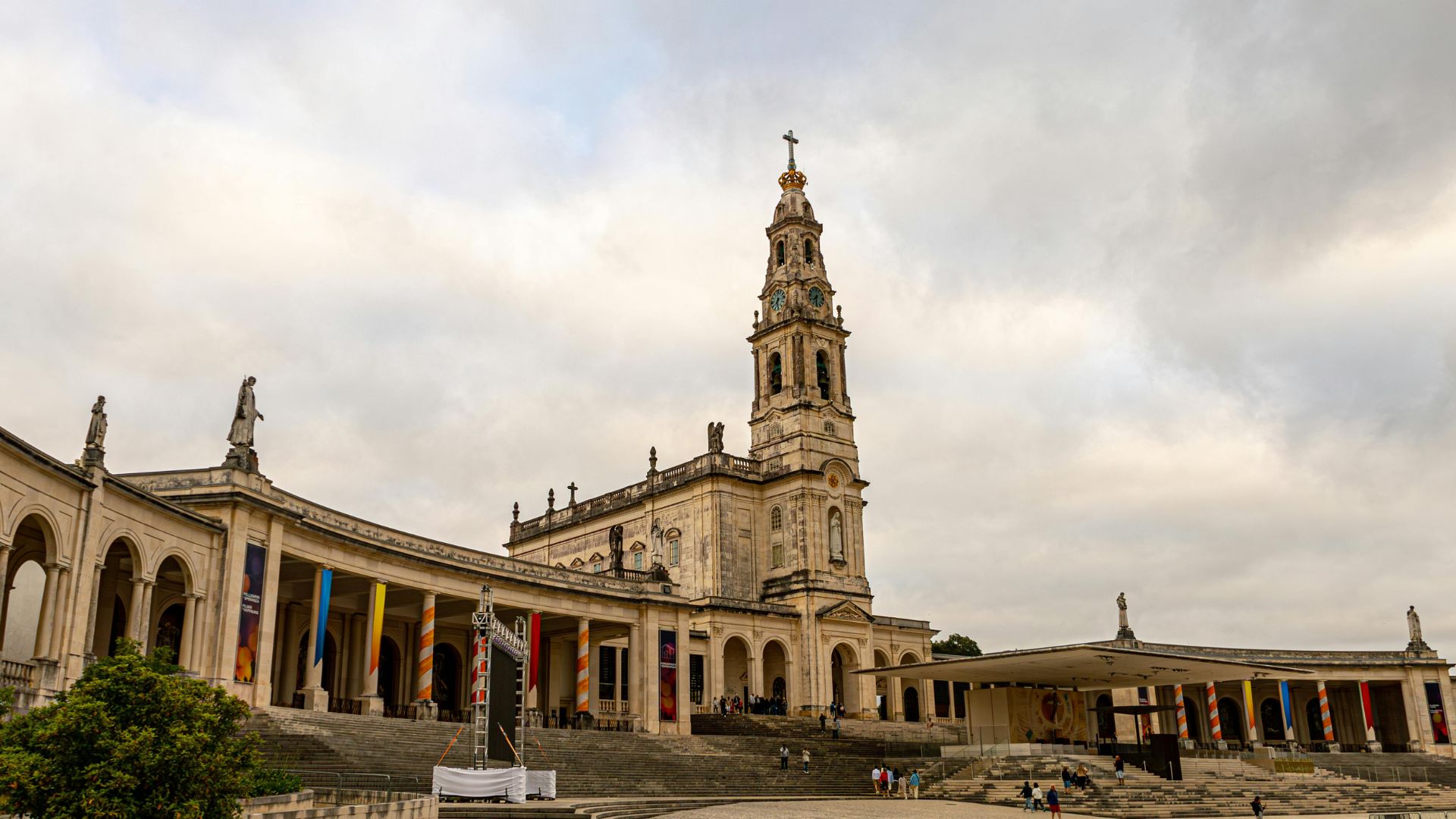 A wide shot of the Sanctuary of Our Lady of Fátima in central Portugal, featuring the prominent white Basilica of Our Lady of the Rosary with its tall bell tower.