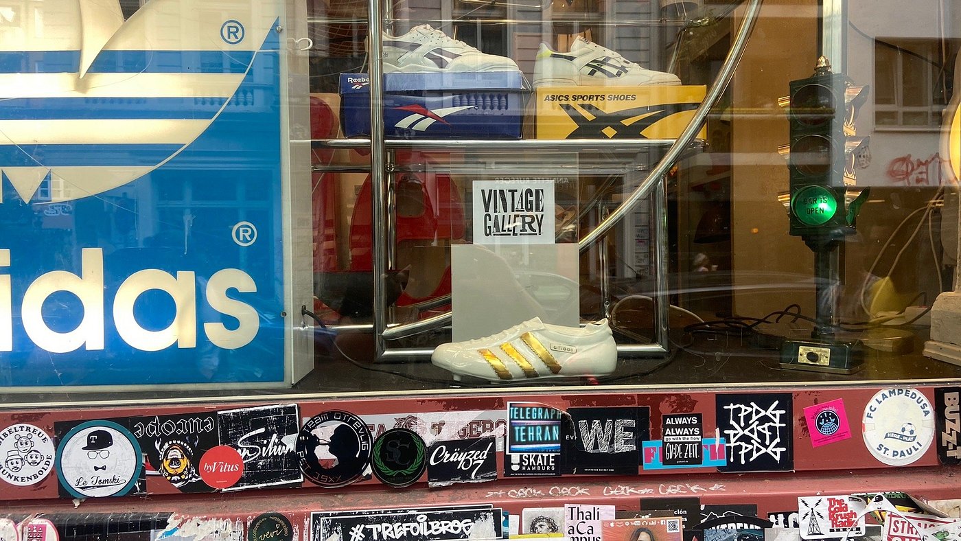 Exterior of a vintage boutique in Hamburg’s Sternschanze district