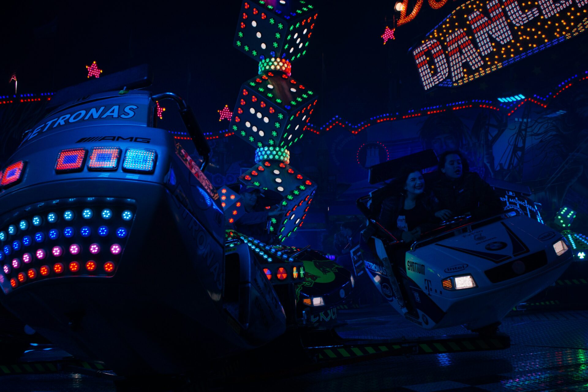 The St. Pauli fairground at night