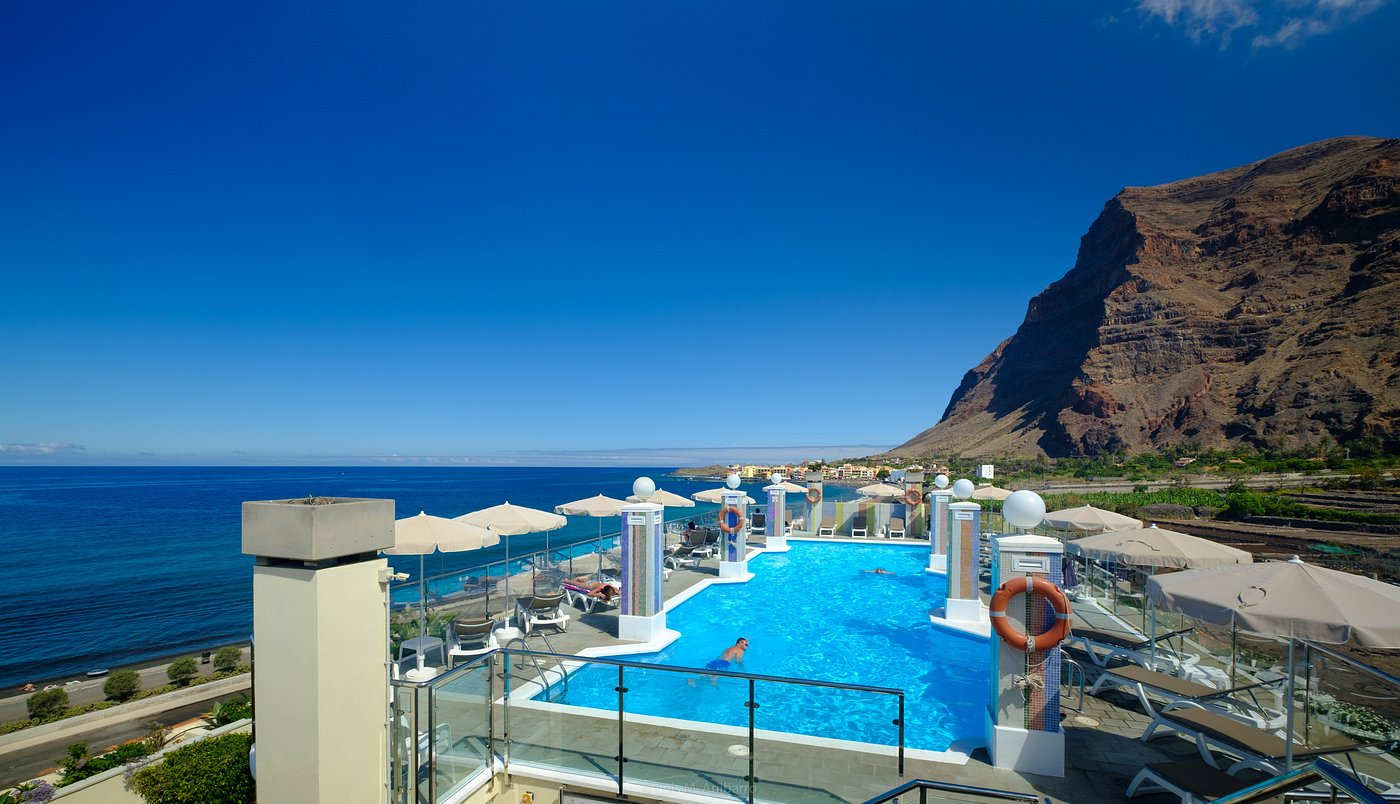 A sweeping view of Valle Gran Rey beach