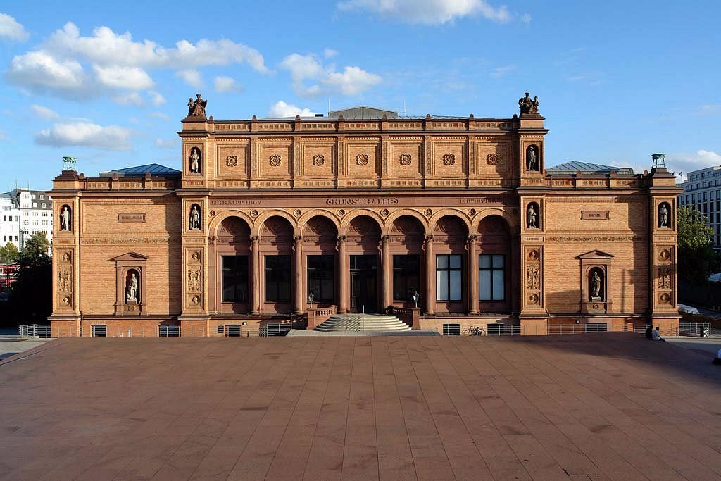 Wide-angle view of the Kunsthalle Hamburg exterior