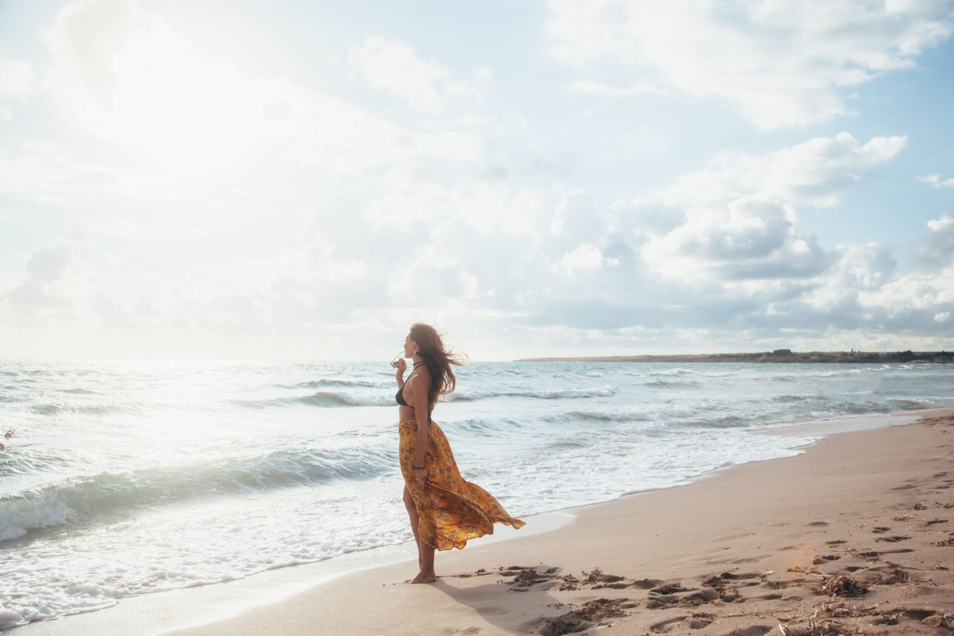 woman in the beach 