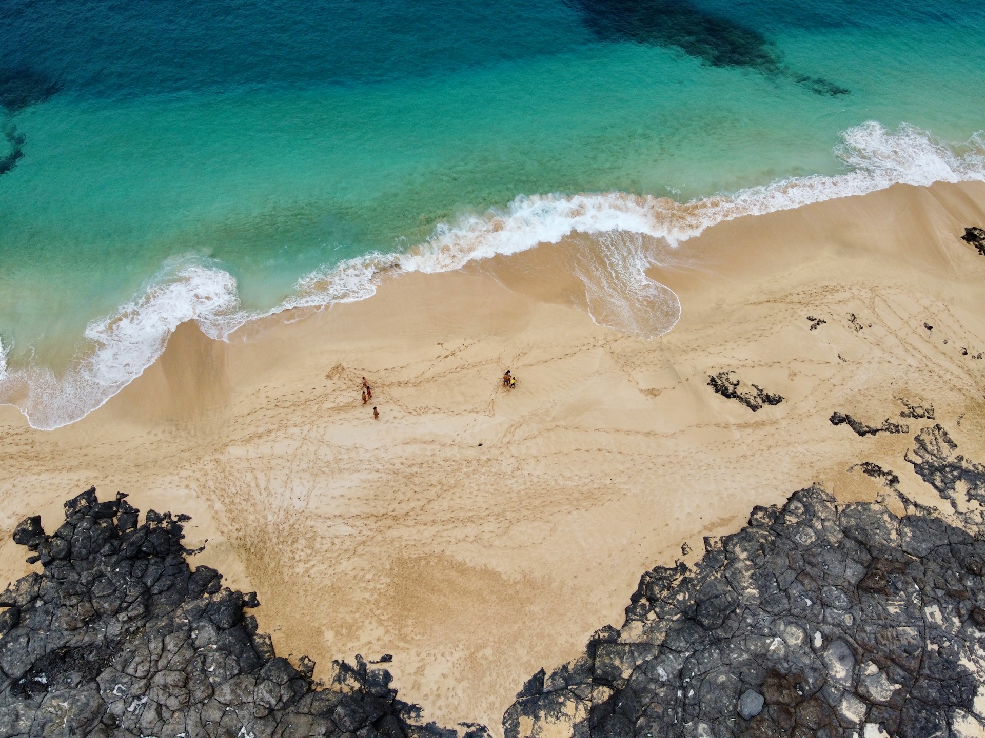 Wide sandy beach on La Graciosa 