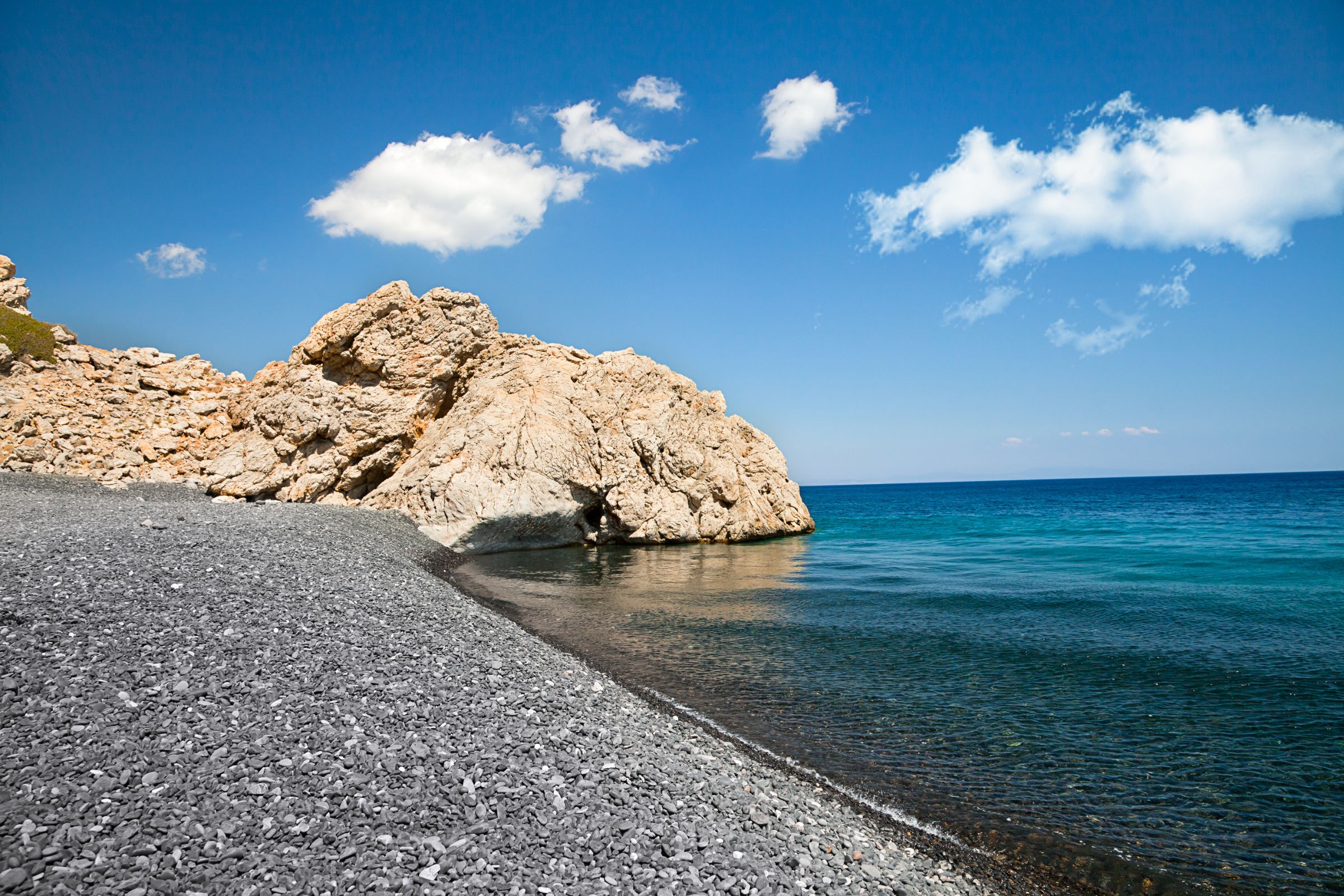 Mavra Volia beach