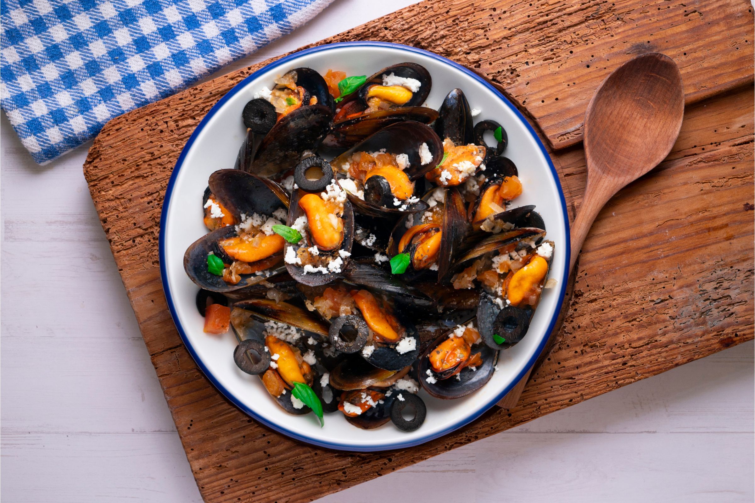 Mussels stewed with tomato and feta