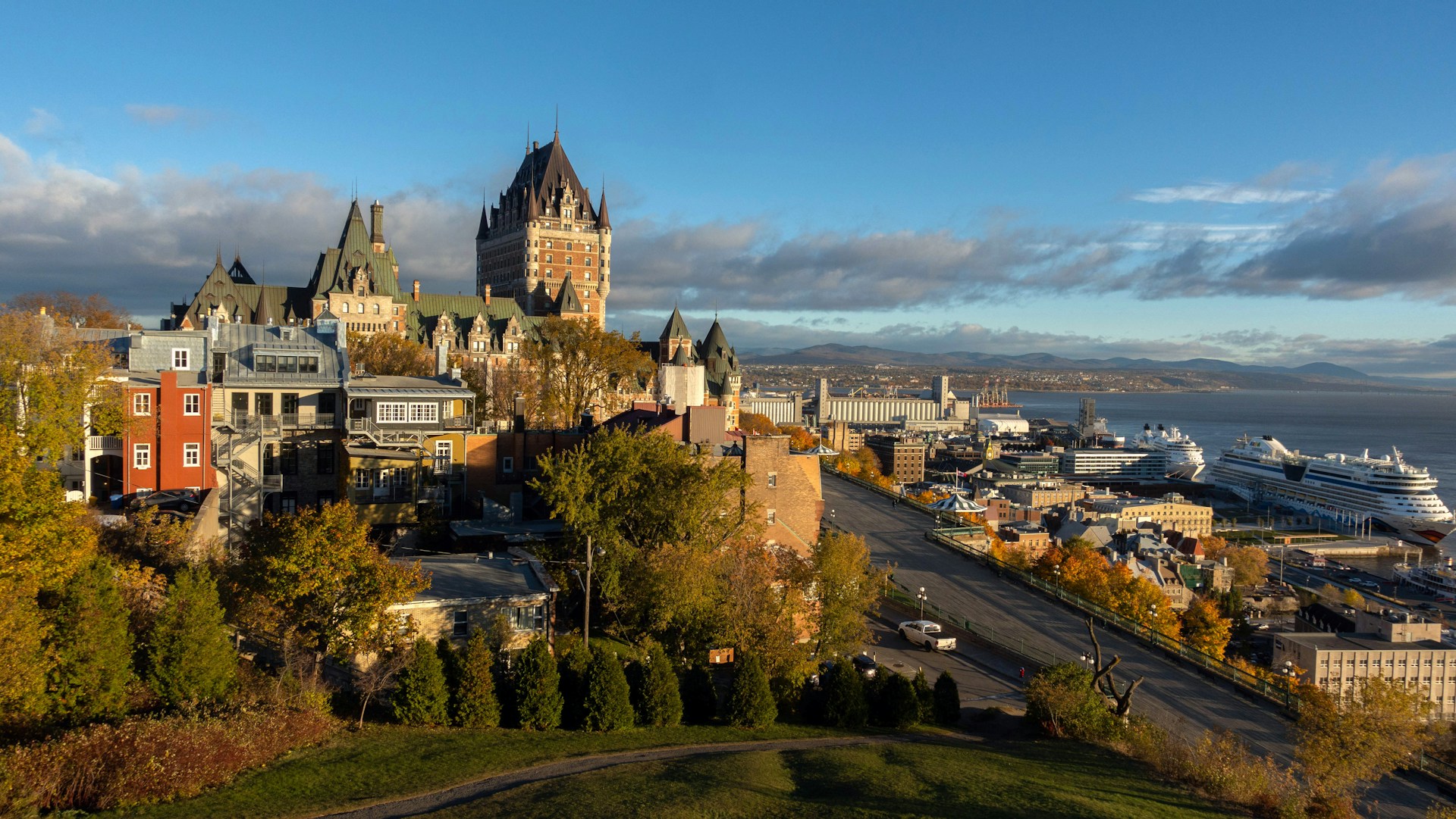 Stone buildings and cobblestone streets in Old Quebec City