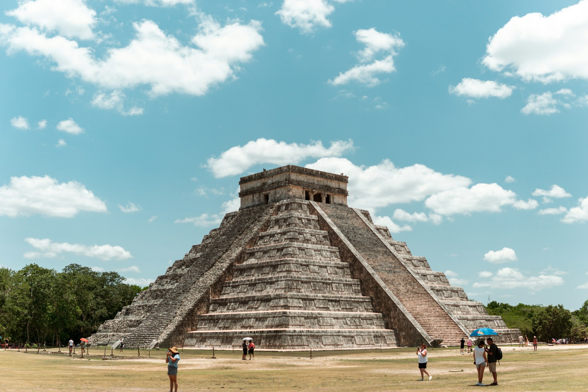 The iconic El Castillo pyramid at Chichén Itzá