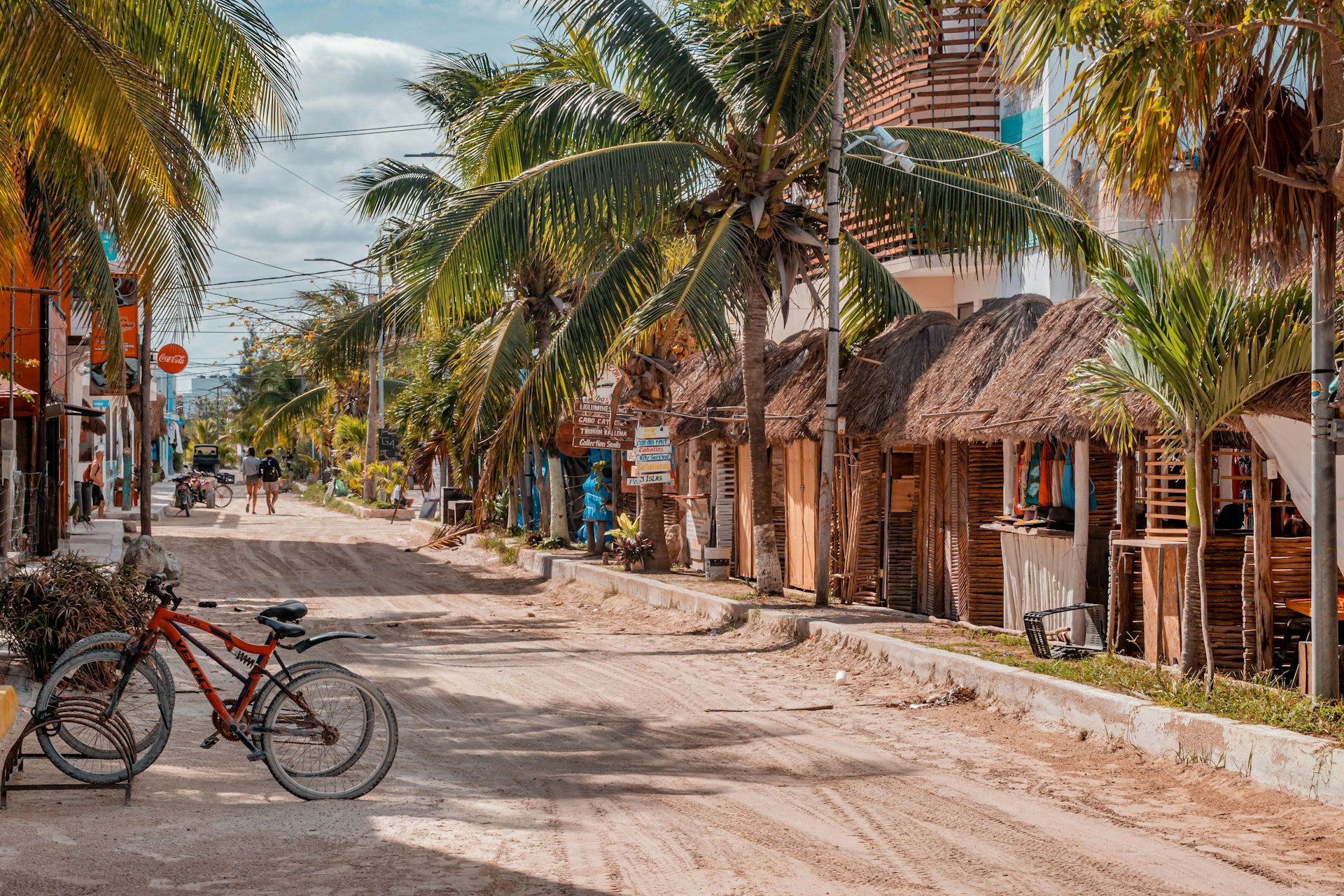 A quiet, non-paved street in a rural Yucatán village