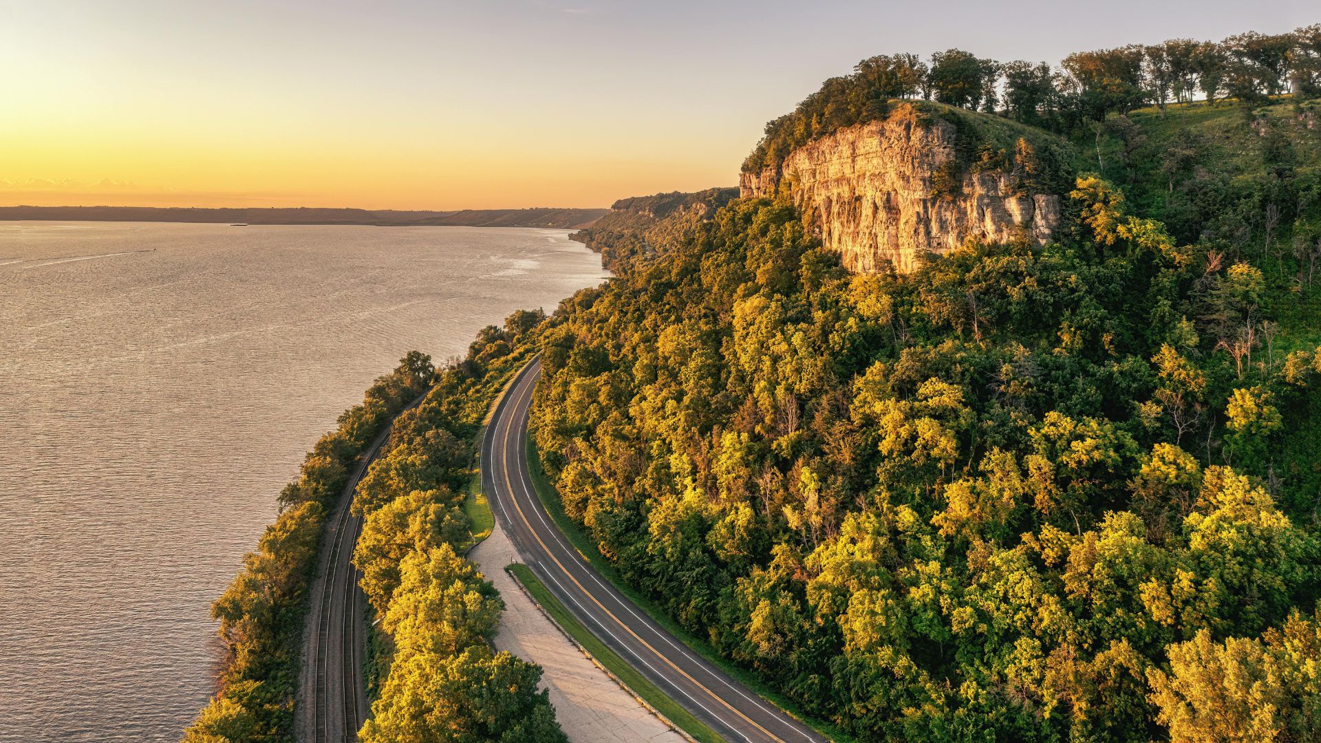 Great River Road, Mississippi River