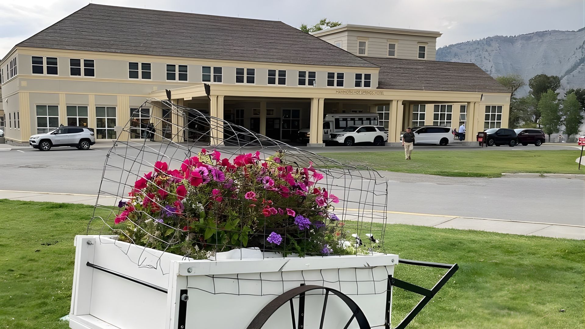 Mammoth Hot Springs Hotel, Yellowstone National Park, USA