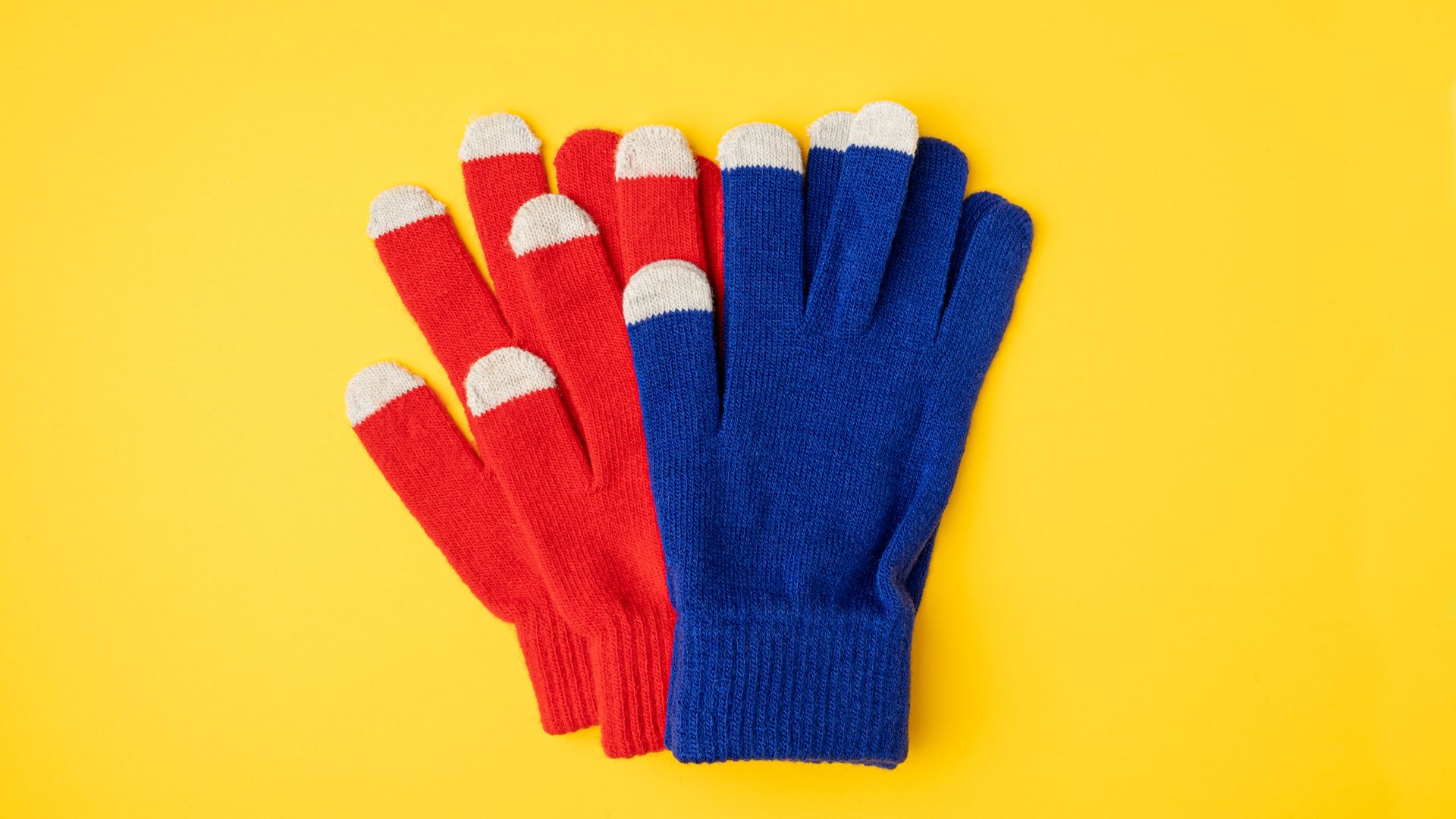 Touchscreen gloves