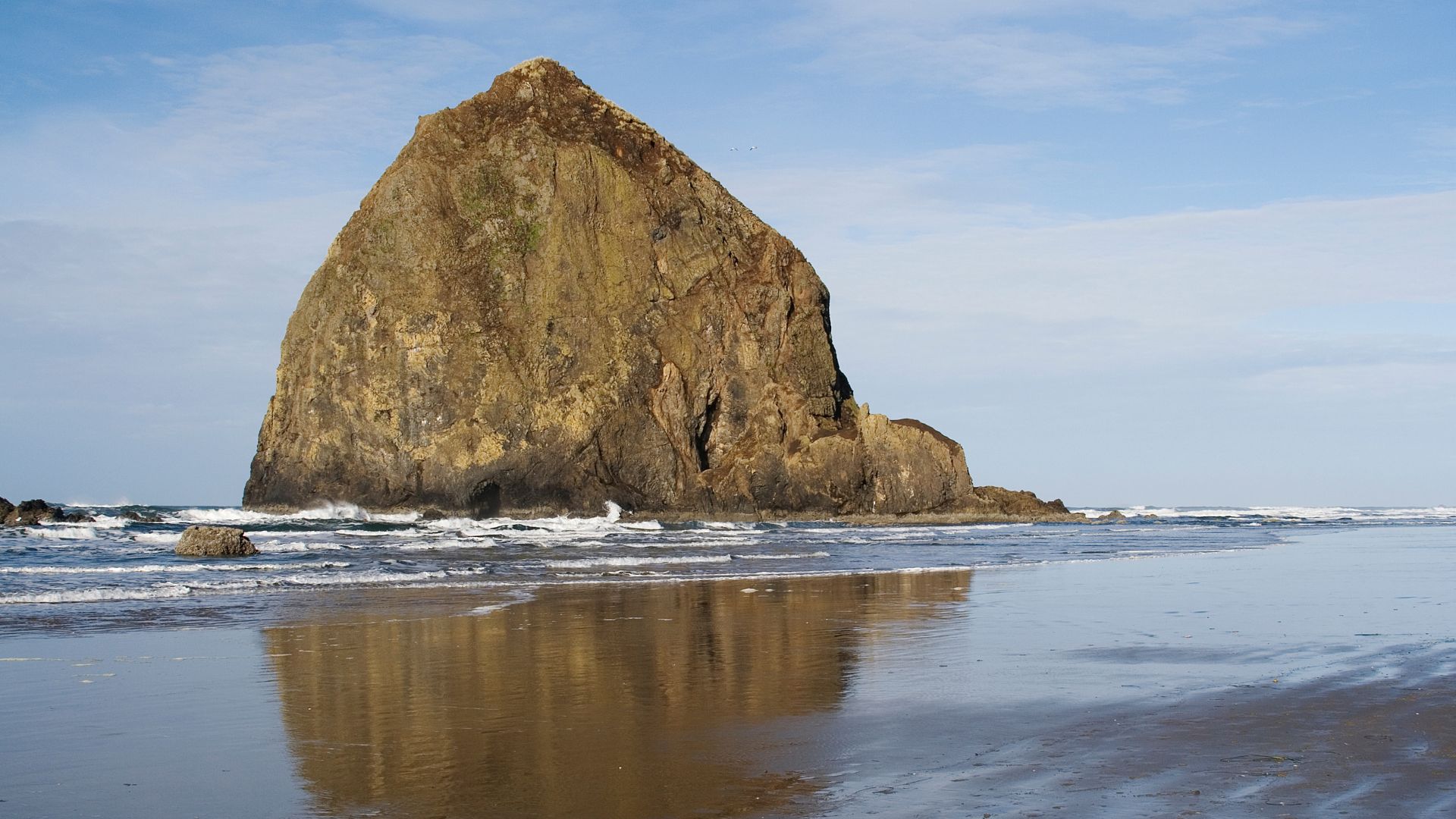 Cannon Beach’s Haystack Rock, USA
